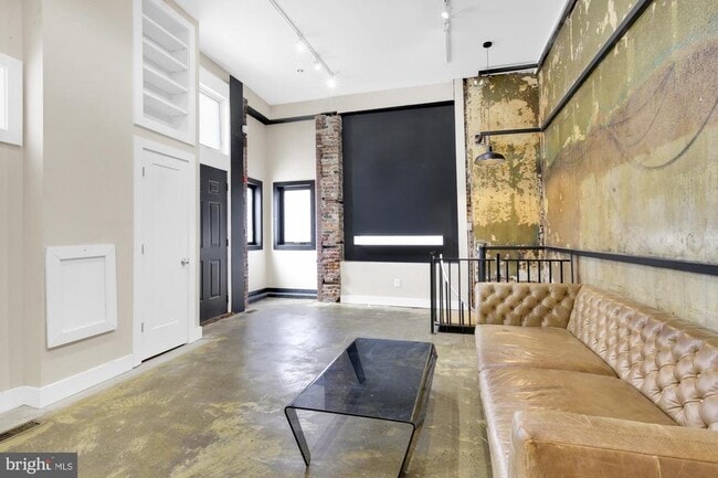 Building Photo - 1301 N 6th St