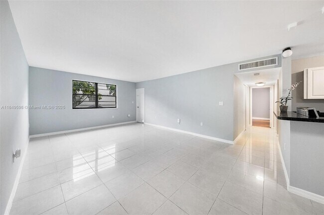 Foto del edificio - 9020 NE 8th Ave
