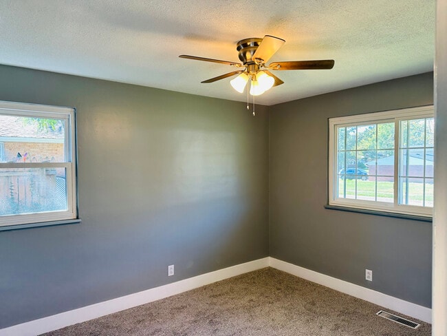 Photo - 487 Warr Ln House