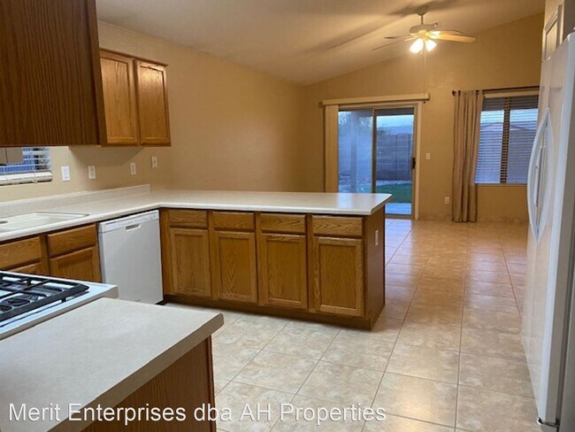 Foto del edificio - 3 br, 2 bath House - 11059 E DELTA AVE