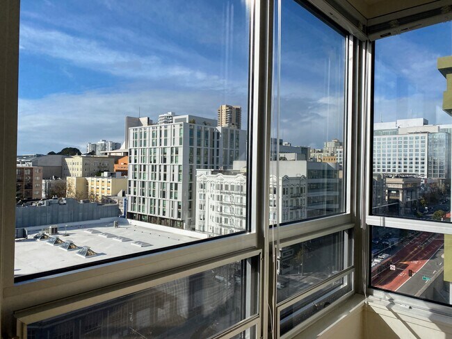 Foto del edificio - 750 Van Ness Ave