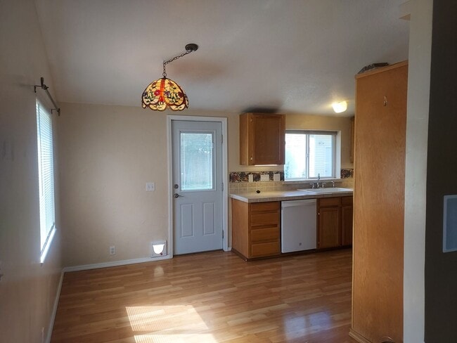 Building Photo - 2 Bed 2 Bath with office in Belgrade with ...