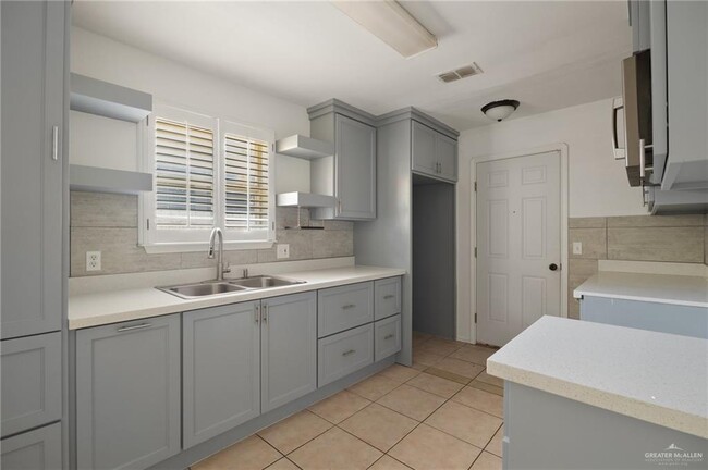 Building Photo - 3412 Minnie Ln