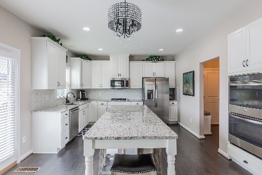 Building Photo - Beautiful Home in Potomac Shores