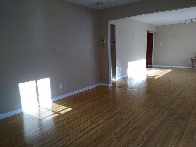Building Photo - Stunning Ranch Home - Amazing Location - Backs up to Cherry Creek Trail