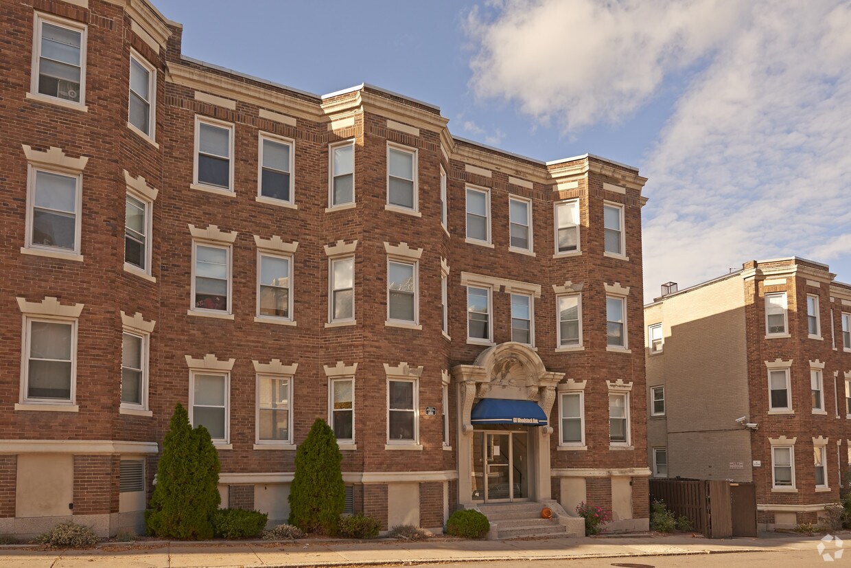 Primary Photo - 68 Woodstock Ave