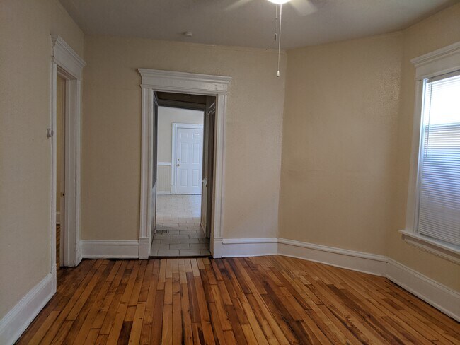 Building Photo - 334 W Hadley St