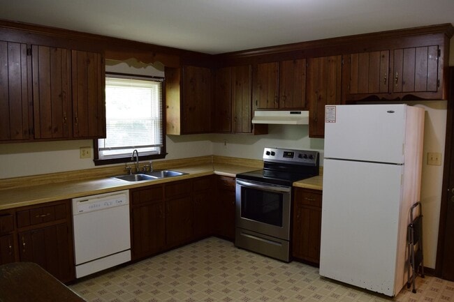 Building Photo - Midlothian - Brick Ranch with 2 full baths!