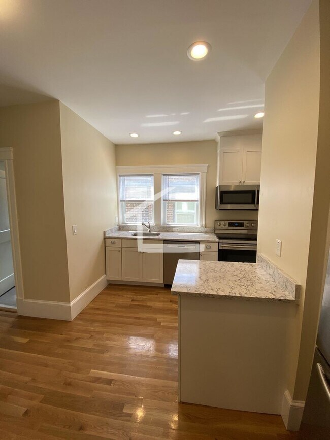 Foto del edificio - Beautiful, Fully Renovated Brookline 4 Bed...