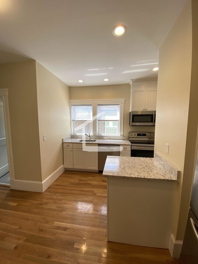 Building Photo - Individual Bedrooms for Rent in SHARED Brookline 4 Bed/2 Bath in Washington Square.  Available No...