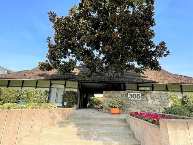 Building Photo - 305 E California Blvd