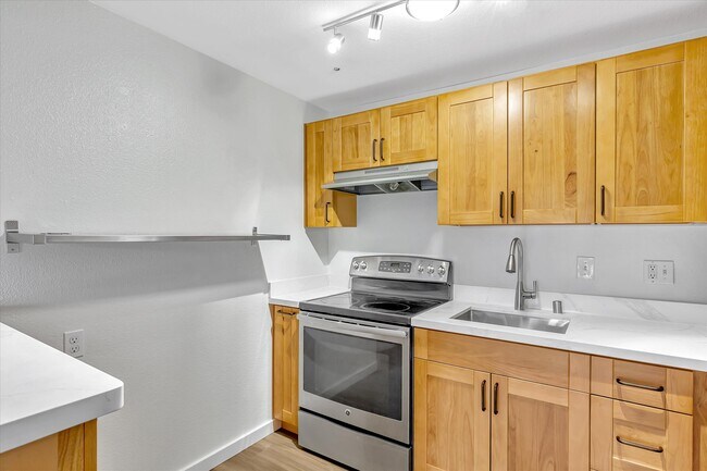 Building Photo - 3420 15th Ave W