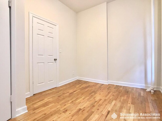 Building Photo - 539 W 49th St