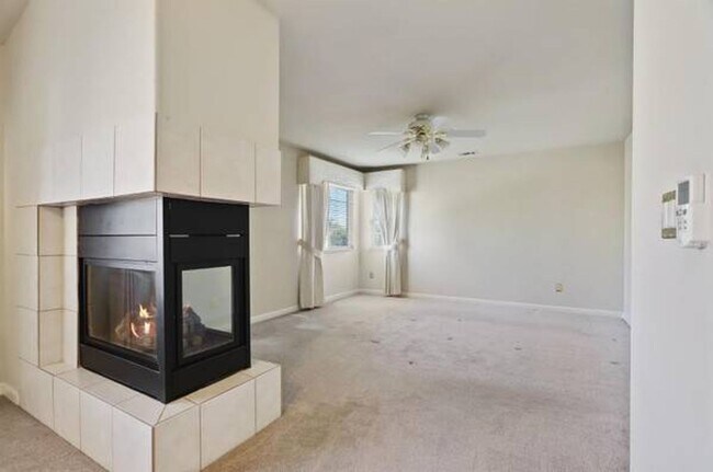 Building Photo - Beautiful home in a charming  neighborhood!!! Easy access to shopping and highways!!