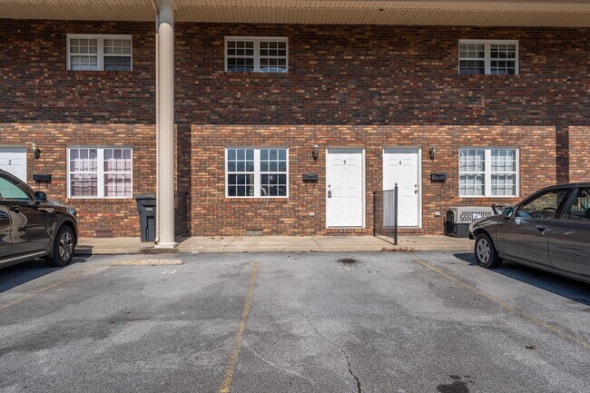 Building Photo - 133 Walker St.