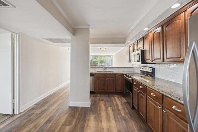 Building Photo - 4 Royal Palm Way