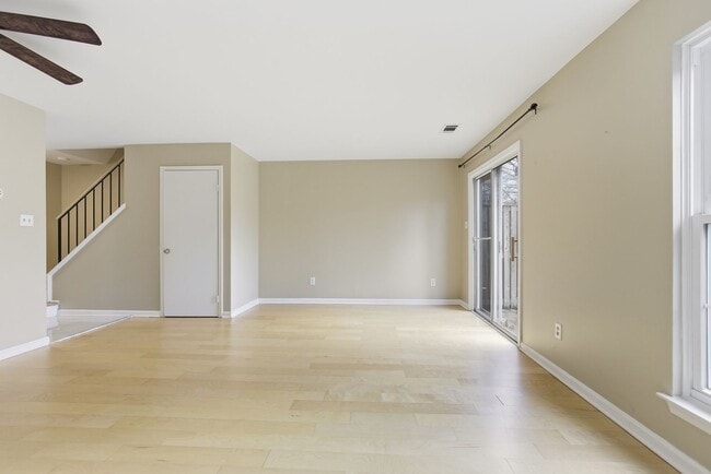Foto del edificio - Lovely 3 BR/1.5 BA Townhome in Bowie!