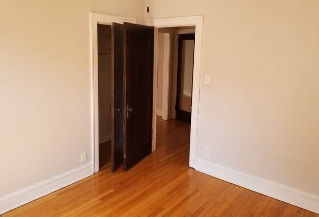 Building Photo - 4917 N Damen Ave