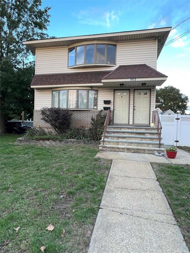 Foto principal - 1973 Bellmore Ave
