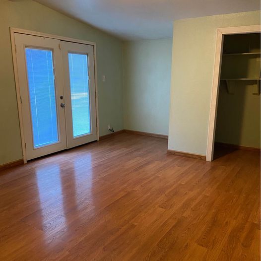 Building Photo - 904 E Pinecrest Dr