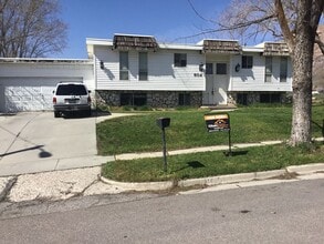 Building Photo - 804 1st St