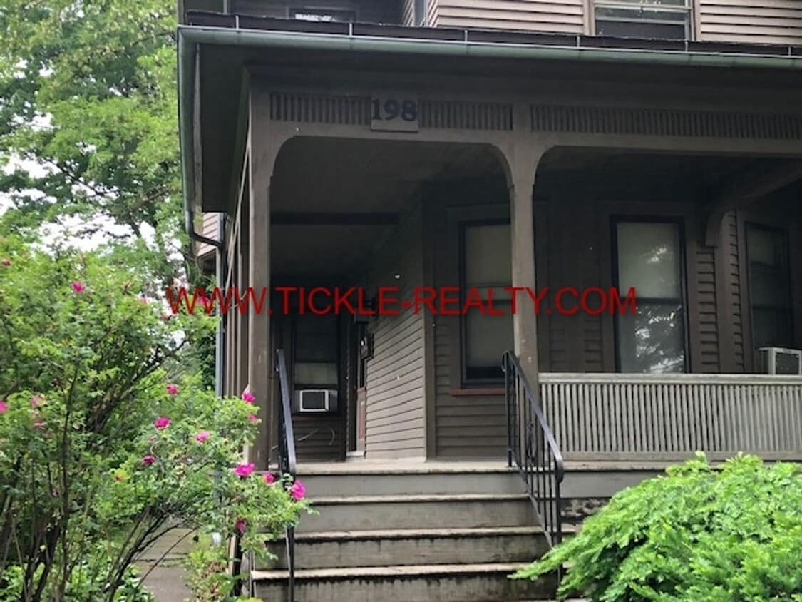 Primary Photo - 198-200-200 Meigs St