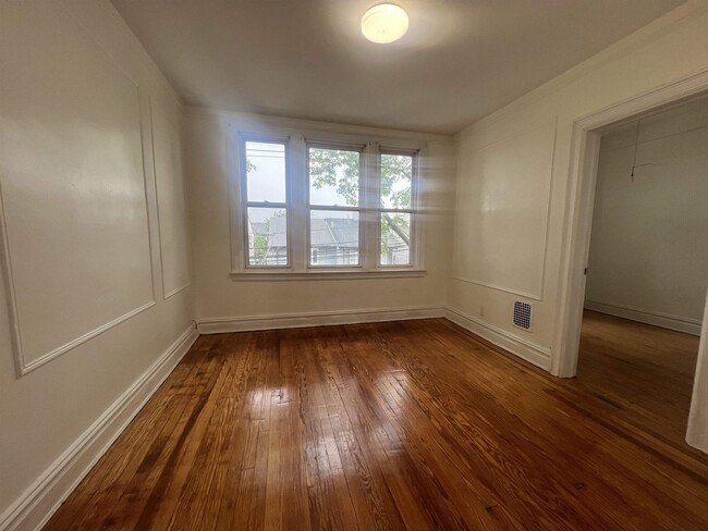 Building Photo - 226 Bartholdi Ave