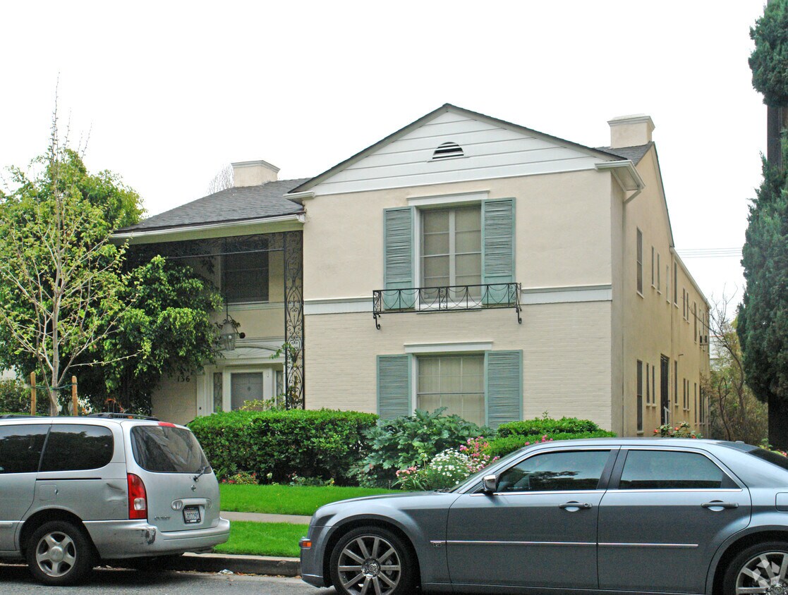 136 S McCarty Dr, Beverly Hills, CA 90212 Apartments in Beverly Hills