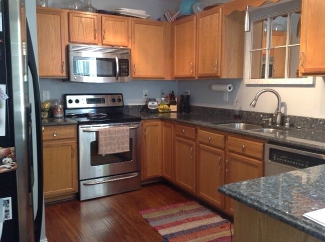 Building Photo - Cozy 4 bedroom home on Hickory Nut!