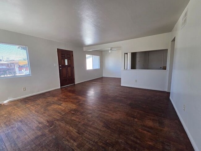 Foto del edificio - Newly available