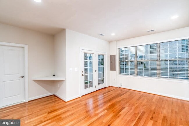 Building Photo - 7998 Turtle Creek Cir