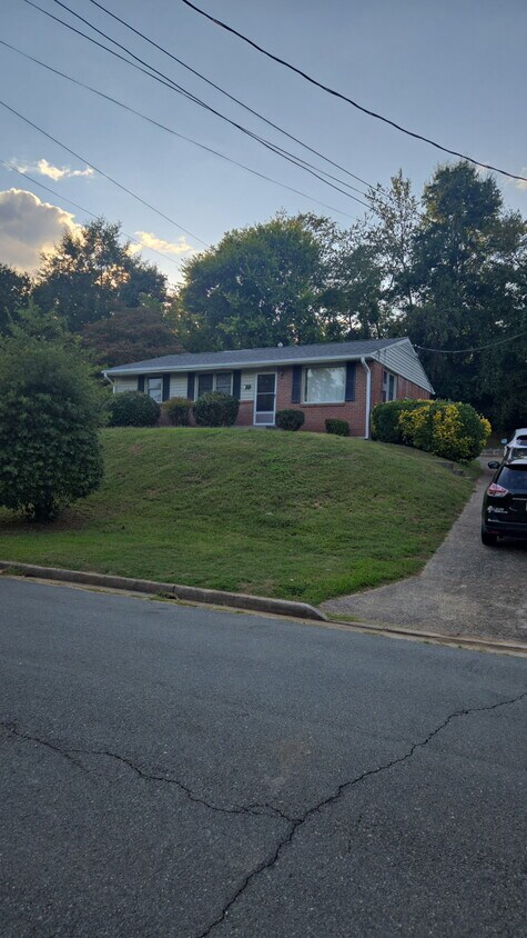 Frente de la casa - 2704 Drewry Ln