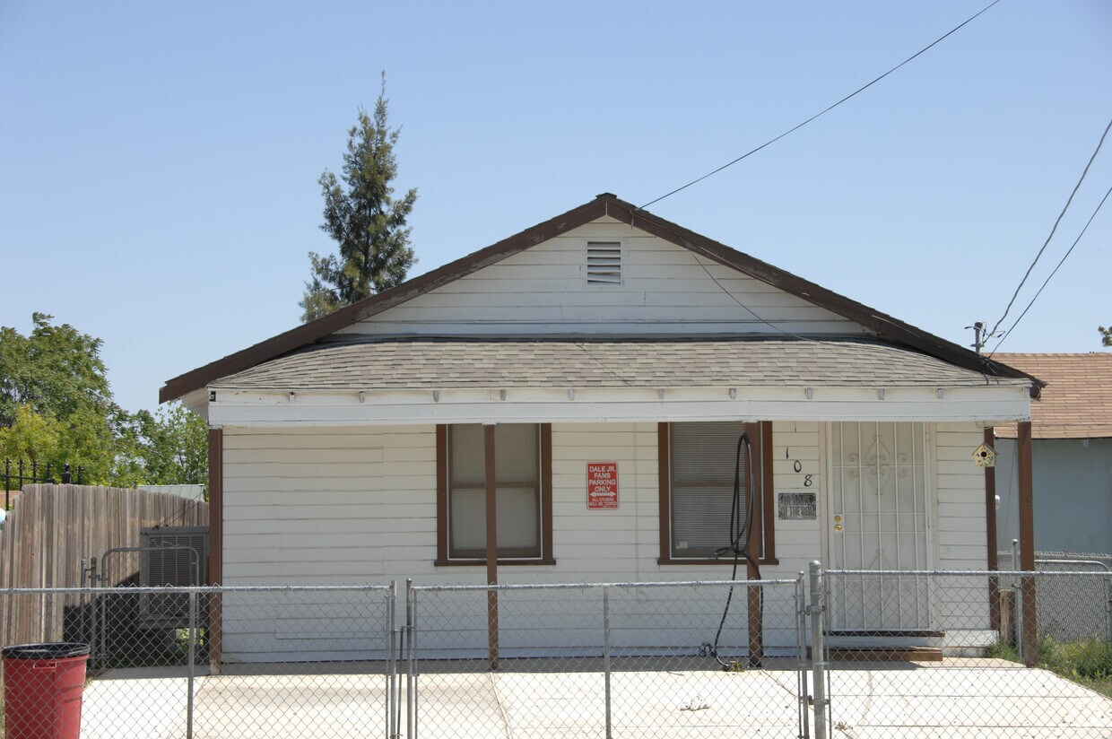 Primary Photo - 108-110 128 S Cardinal Ave