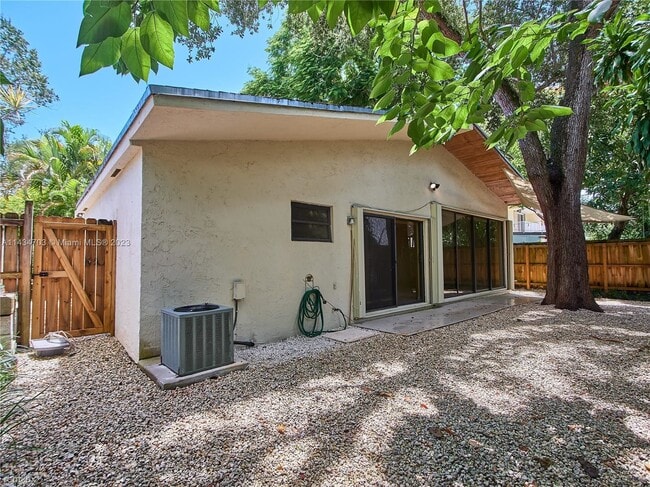 Building Photo - 2 br, 2 bath House - 3130 Indiana St