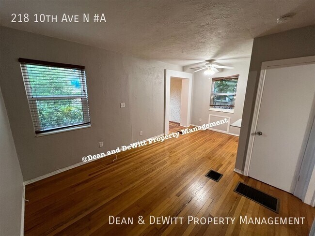 Foto del edificio - 218 10th Ave N
