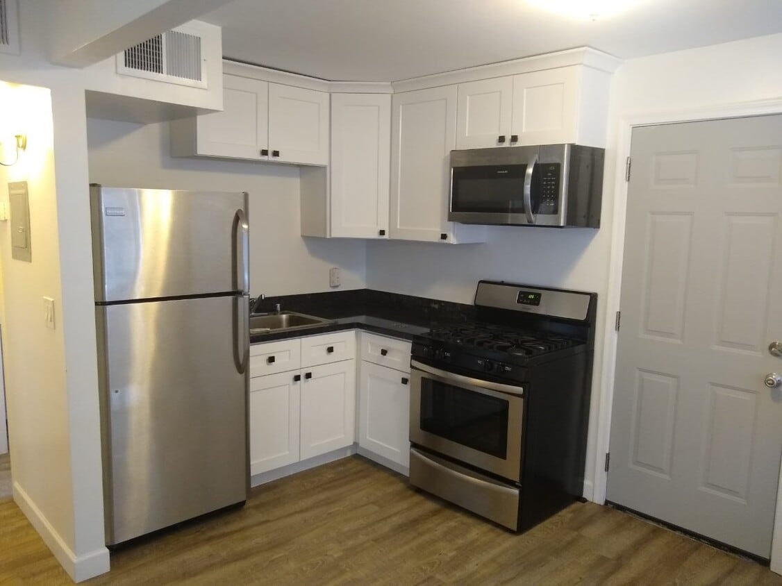 Primary Photo - 1021 E Turney Ave
