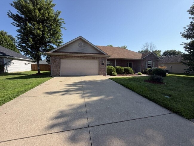 Building Photo - 509 Amazon Dr