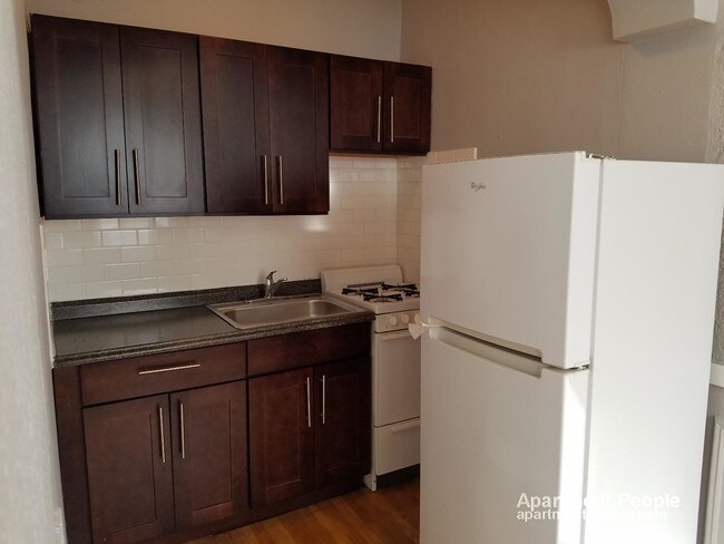 Foto del edificio - 4427 N Seeley Ave
