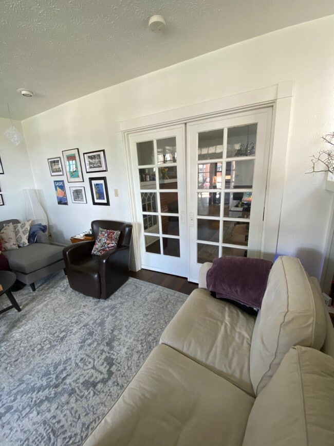 Foto del edificio - 2956 Espy Ave