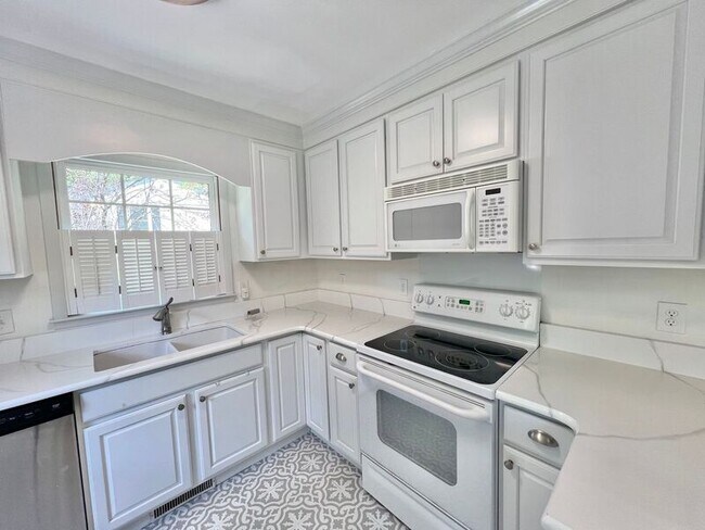 Foto del edificio - 4705 Radcliff Rd
