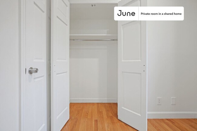 Building Photo - Room in Shared 4 bed/1 bath home