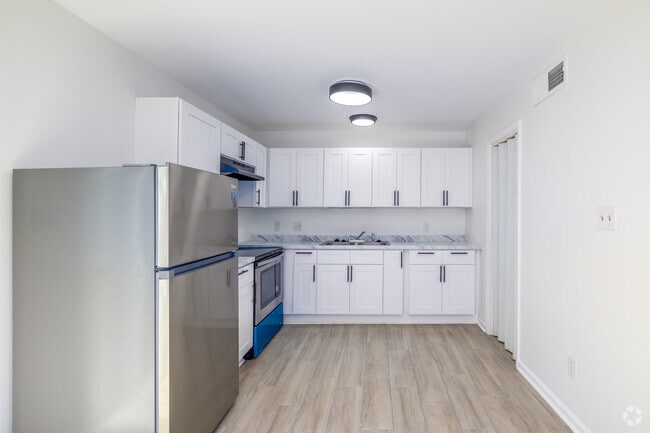2BR, 1.5BA - 1,103SF - Kitchen - Pinewood Trace