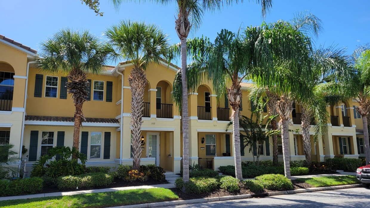 SEASONAL ONLY 3 bedroom, 2 1/2 bath townh... - SEASONAL ONLY  3 bedroom, 2 1/2 bath townh...