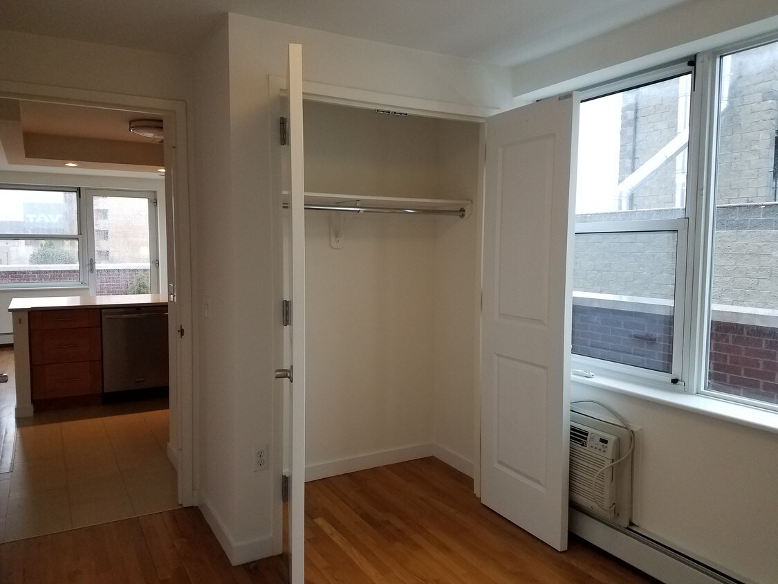 Foto principal - 2550 Crescent St