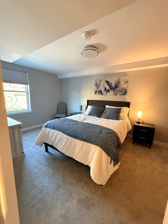 Building Photo - 228 S Cottonwood Rd