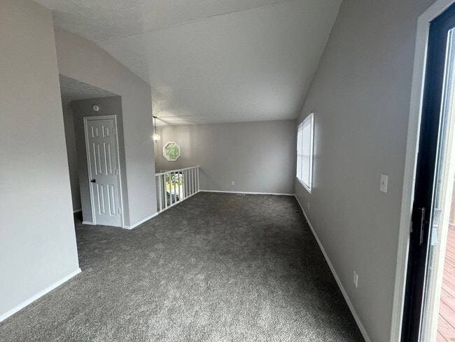 Building Photo - Pike Twp - 3 BR condo
