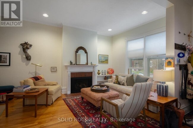 Building Photo - 432 Besserer St