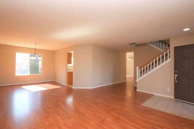 Foto del edificio - Gorgeous Manteca 5 Bedroom Home