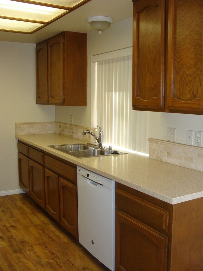 Foto del edificio - FLETCHER HILLS SINGLE LEVEL HOME