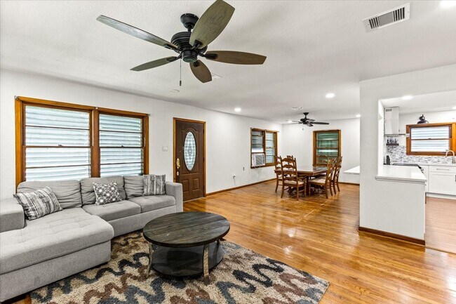 Foto del edificio - 4827 Ave Q 1/2